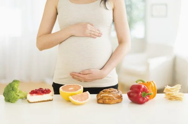 Có nên ăn kiêng khi đang mang thai?