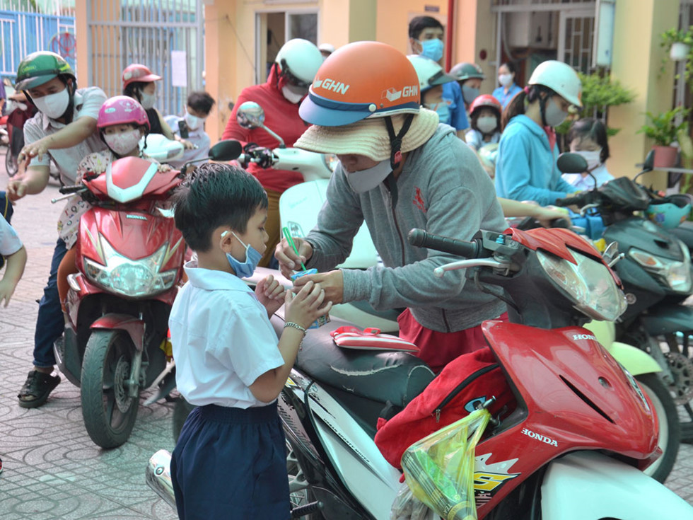 Bệnh mùa nóng trẻ dễ mắc phải khi đến trường mẹ cần lưu ý