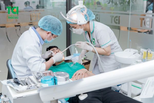 “Cấp cứu” kịp thời một trường hợp nhổ răng số 8 còn sót chân răng