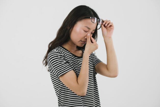 Chẩn đoán migraine ói mửa, nhạy cảm với ánh sáng