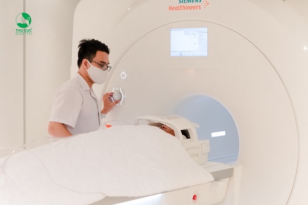 Chụp MRI não có ảnh hưởng gì không? Tại sao?