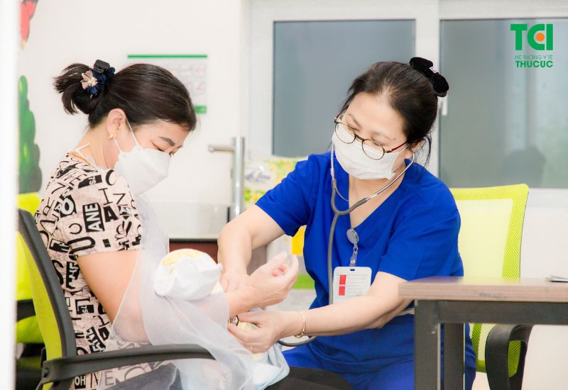 Giải đáp thắc mắc: Tiêm vắc-xin nên tiêm sáng hay chiều