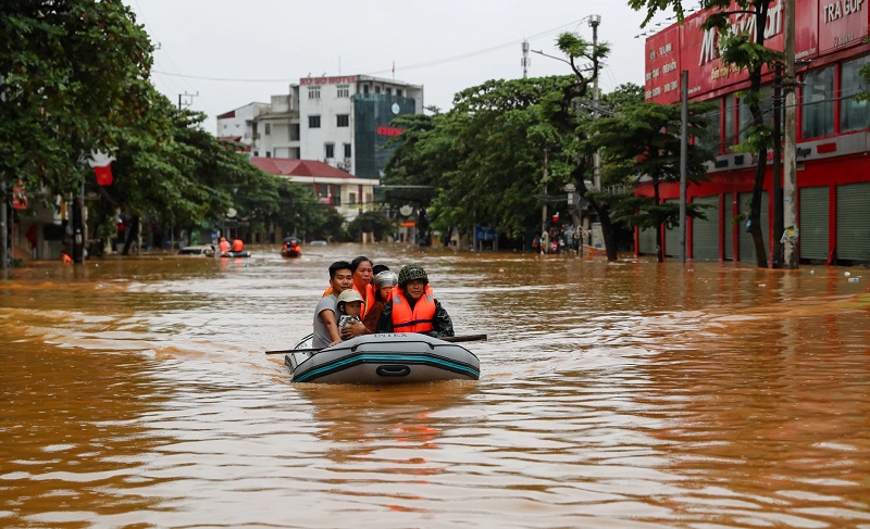 Hướng dẫn cách chữa đau mắt đỏ hiệu quả mùa mưa lũ