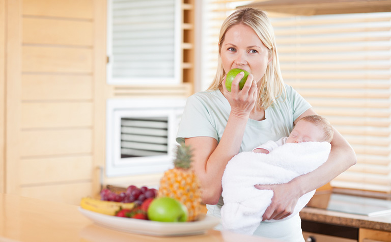 Làm thuốc vết khâu tầng sinh môn nhiễm khuẩn khi quan tâm