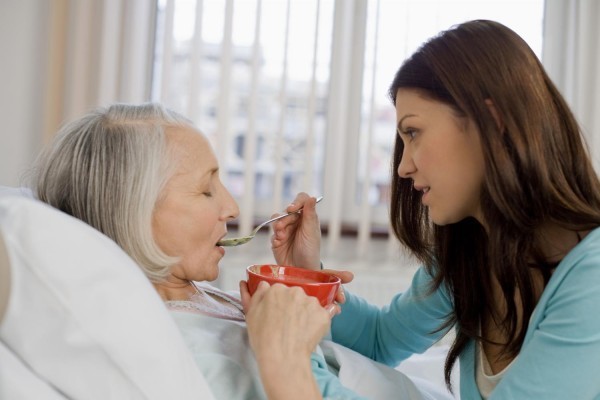 Những điều cần lưu ý khi chăm sóc bệnh nhân Alzheimer