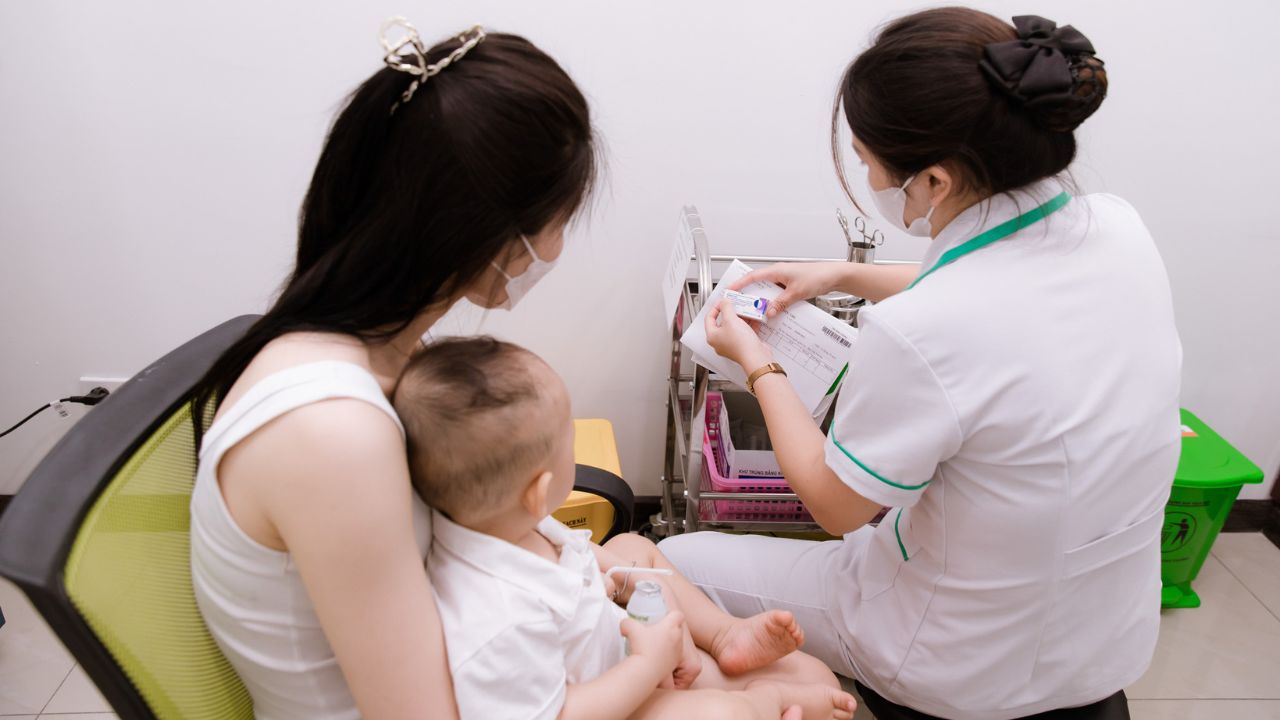 Những lưu ý khi tiêm vaccine Menactra phòng viêm não mô cầu