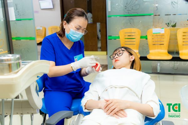 Niềng răng invisalign bao nhiêu tiền? Quy trình thực hiện ra sao?