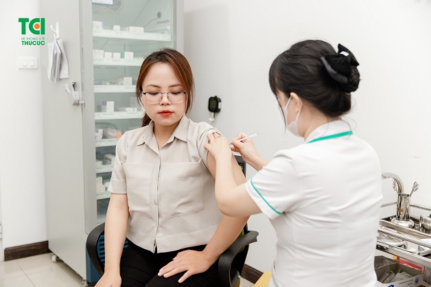 Nữ giới nên tiêm vaccine HPV đầy đủ