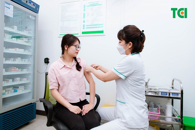 Nữ giới nên tiêm vaccine HPV đầy đủ