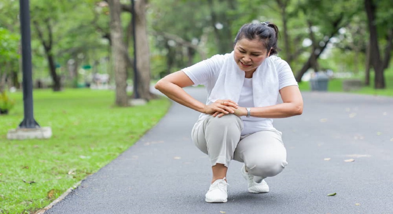 Tại sao khớp gối kêu lạo xạo và cách cải thiện tình trạng