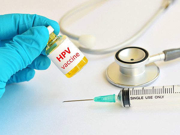 Tiêm vắc xin phòng HPV vẫn có thể mắc ung thư cổ tử cung: hay coi chừng!