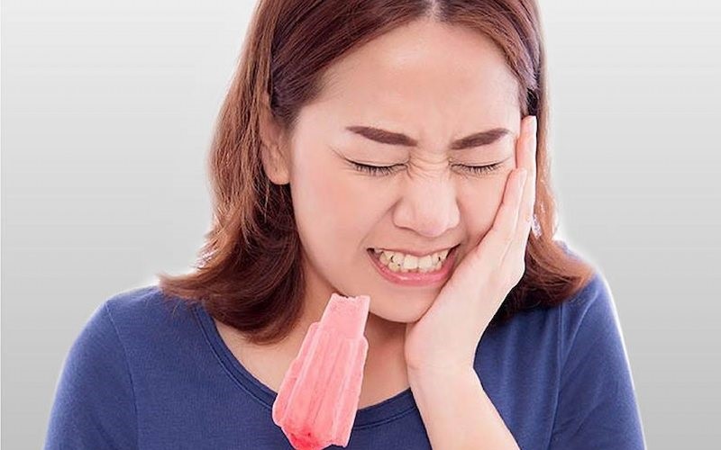 Tìm hiểu tẩy trắng răng có hại gì không